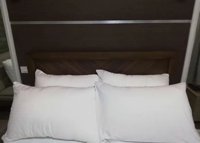 Antonio's Place, 3 Mins To Mactan Airport, Fast Internet, Netflix, Pool, Gym